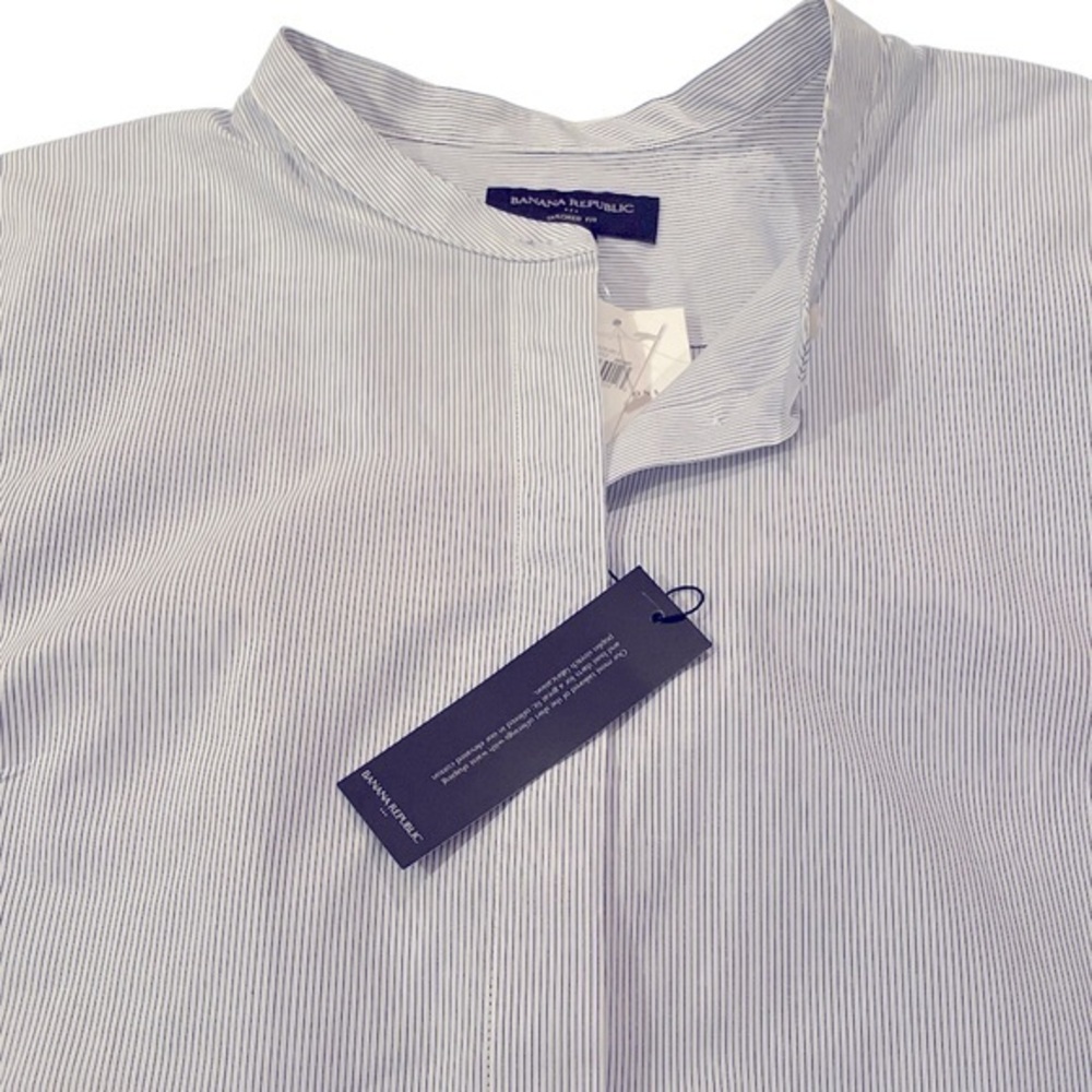 NWOT Banana Republic Factory collarless pleated long sleeve buttoned down